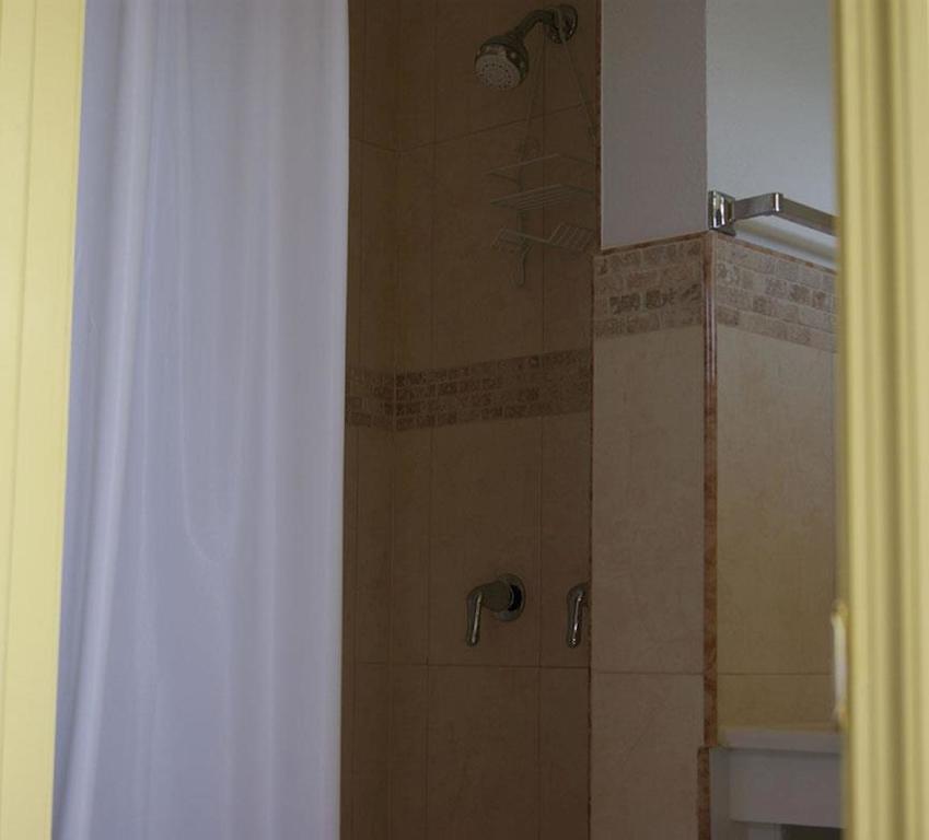Graham'S Place Guanaja Room photo